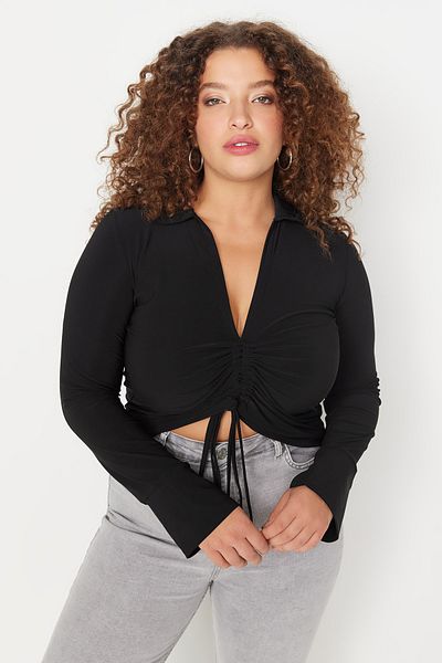 Trendyol Curve Pletená halenka Black Gather Detailed Crop TBBAW23AF00059