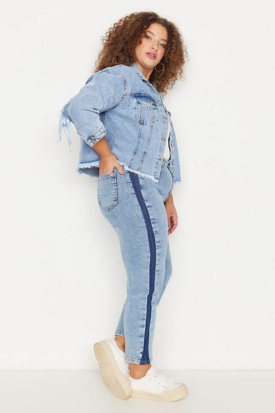 Trendyol Curve Világoskék magas derekú színes blokk Mom Jeans TBBAW23CJ00035