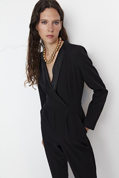 Trendyol Collection Limitovaná edice dlouhého černého saténového límce s detailním tkaným límečkem TWOAW23TU00052