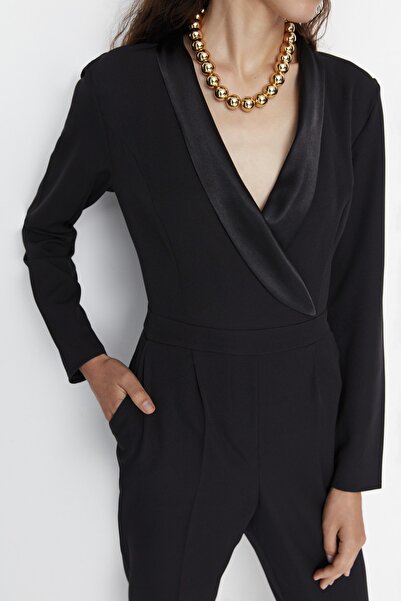 Trendyol Collection Limitovaná edice dlouhého černého saténového límce s detailním tkaným límečkem TWOAW23TU00052