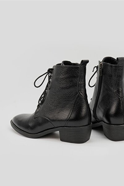 TUNAELLİ Kadın Siyah Hakiki Deri Bağcıklı Bot & Bootie