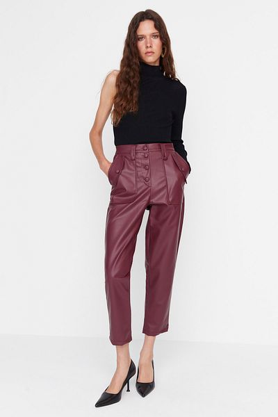 Trendyol Collection Червен панталон с копчета от изкуствена кожа - Carrot Woven, ограничено издание TWOAW22PL0083
