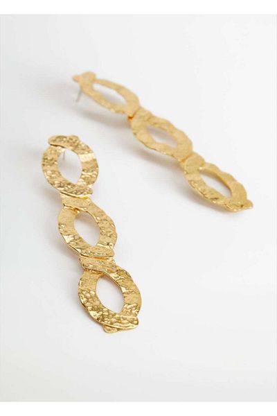MANGO Woman Goldgelbe Damenohrringe mit Metallspitze