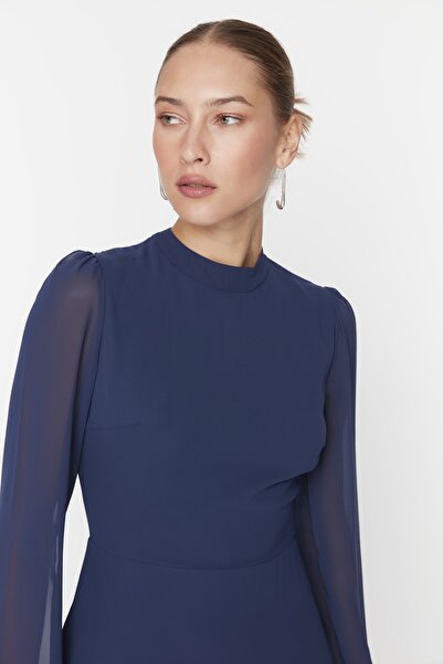 Trendyol Collection Indigo Midi Délka A-Střih šifonových šatů Stojánek a podšívka - Twoaw20El1313