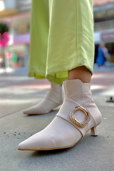 SHOEBELLAS Γυναικείες μπότες με τακούνι Allegra Beige Buckle