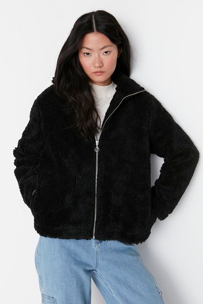 Trendyol Collection Schwarzer übergroßer Pelzmantel mit Stehkragen und Reißverschluss TWOAW20MO0058