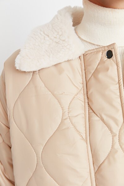Trendyol Collection Beige Collar and Sleeve Fur Detailed Water Repellent Quilted Puffer Jacket TWOAW22MO0204