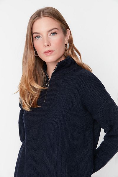 Trendyol Collection Marineblauer Strickpullover für Paare mit weicher Textur – Reißverschluss TWOAW20XS0009