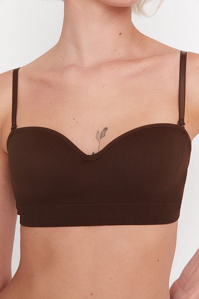 Trendyol Collection Trägerloser dunkelbrauner Strick-BH – Nahtlos und ohne Bügel THMAW23SU00069