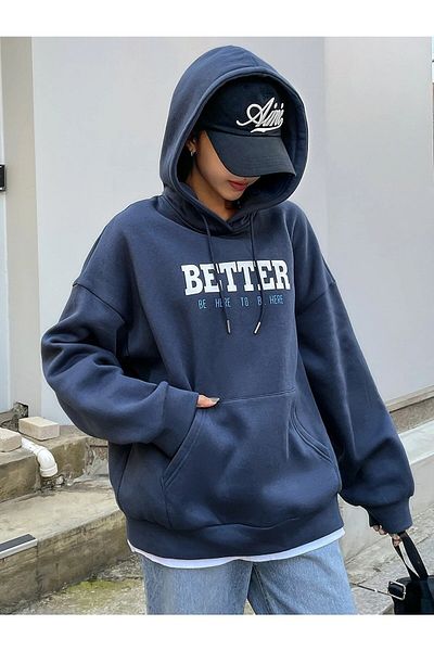 Machetta Дизайнерски суитшърт с качулка и щампа "Better" в голям размер, цвят индиго