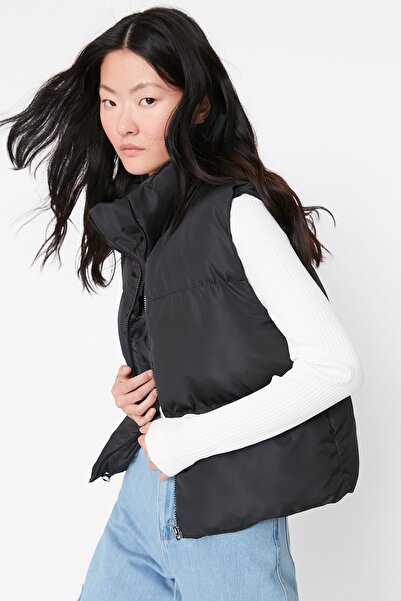 Trendyol Collection Μαύρο κανονικό φουσκωτό γιλέκο απωθητικό νερού TWOAW23YE00059