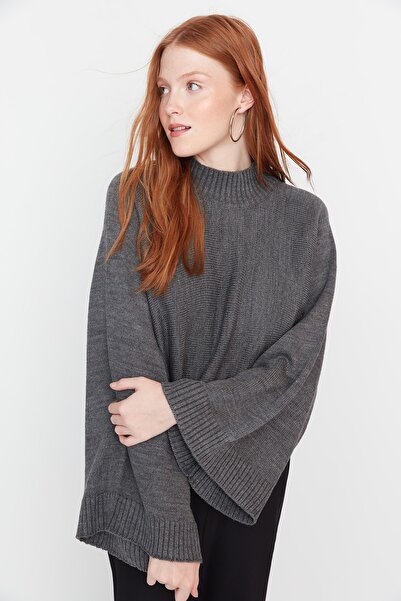 Trendyol Collection Antracitový pletený svetr s širokým netopýřím rukávem TWOAW23KZ01838