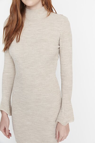 Trendyol Collection Μίνι πλεκτό φόρεμα μπεζ με γιακά - TWOAW23EL01415