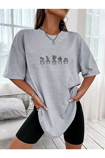 DAXİS Sportwear Company تي شيرت نسائي كبير الحجم مطبوع عليه الصبار