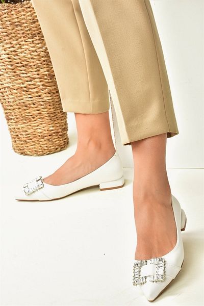 Fox Shoes Weiße Freizeitschuhe mit niedrigem Absatz für Damen N820200409