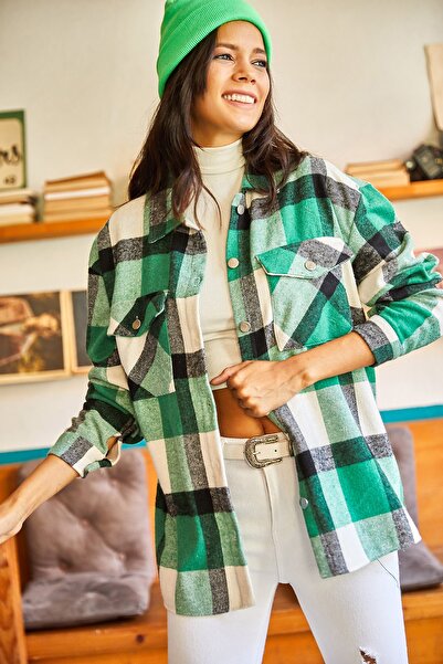 Olalook Kadın Yeşil Ekru Ekose Çift Cepli Oversize Kaşe Gömlek GML-19001045