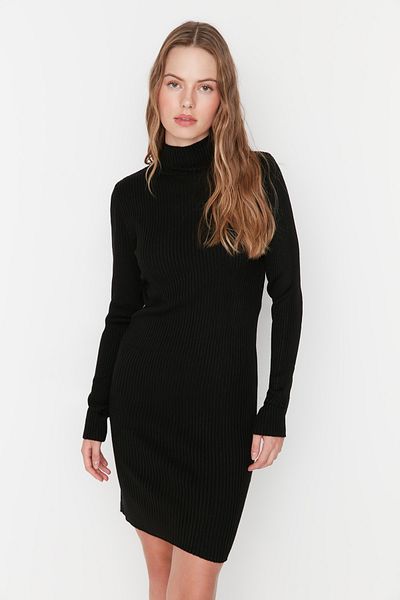 Trendyol Collection Minišaty z úpletu – černé, střih na tělo, Twoaw23El01389