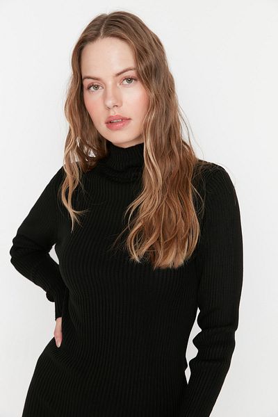 Trendyol Collection Minišaty z úpletu – černé, střih na tělo, Twoaw23El01389