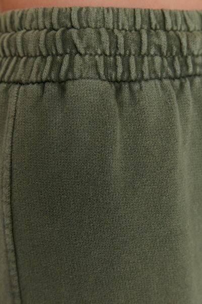 Trendyol Collection Khaki vybledlý efekt Široká noha/široká noha Normální pas Tenké pletené tepláky Kalhoty TWOAW22EA0426