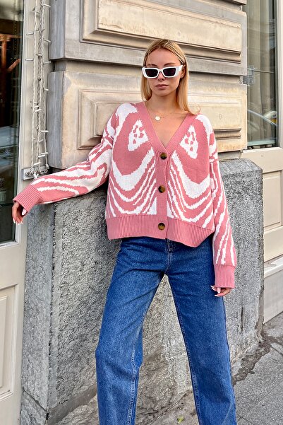 Trend Alaçatı Stili Women's Powder V-Neck Buttoned Abstract Pattern Thick Kni...