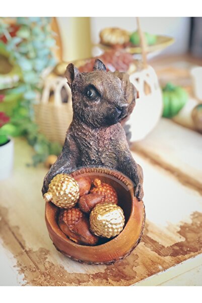 Tastanmasallar Σκίουρος που φέρει γλάστρα/μπολ