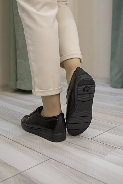 Ewen Tomm Daily Orthopedic Stone Shoes