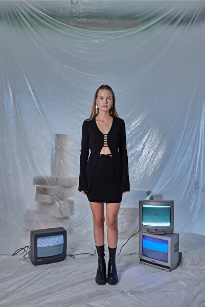 HOLLY LOLLY Long Sleeve Low-cut Detailed Feels Cardigan Black