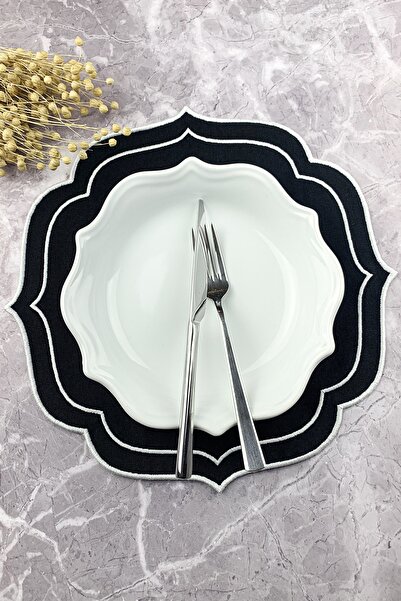 WEARE2 مفرش طاولة مطرز باللون الأبيض والأسود