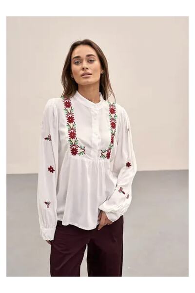 NunuButik Judge Collar Embroidered Half Button Blouse