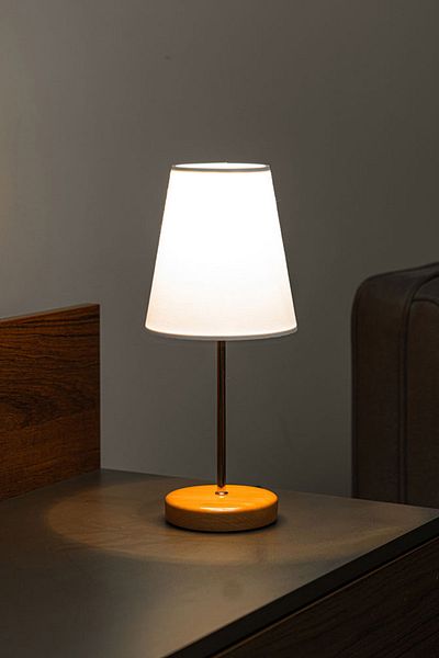 BY-LAMP مصباح طاولة هدية مصباح عاكس الضوء مصباح غرفة النوم جسم ذهبي قبعة بيضاء إضاءة بجانب السرير