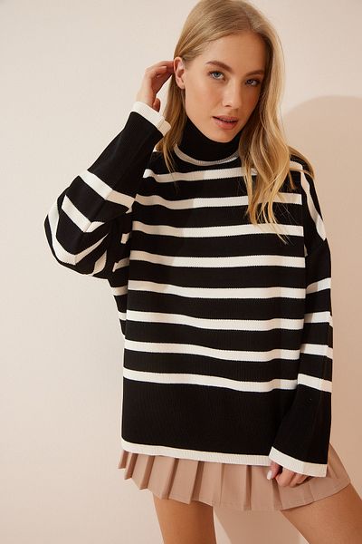 Happiness İstanbul Übergroßer, gestreifter Rollkragenpullover für Damen in Knochenschwarz BV00014