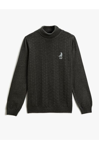 Koton Bestickter Pullover mit hohem Kragen
