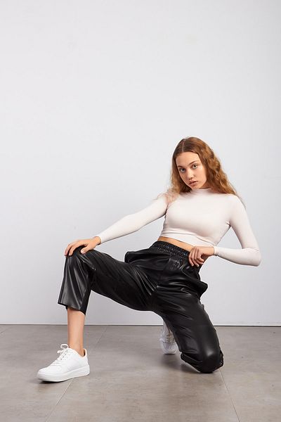 Ortaya Çık Elastic Waist Knee Seam Faux Leather Trousers