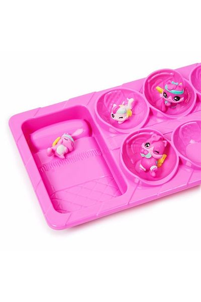 Hatchimals Accumulating Surprise 10 Character Cat Family Play Set
