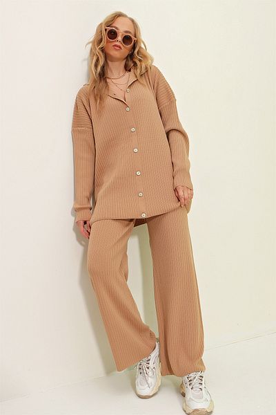 Trend Alaçatı Stili Damen-Strickset mit Biscuit-Knopf und selbststrukturierter Struktur ALC-X9364