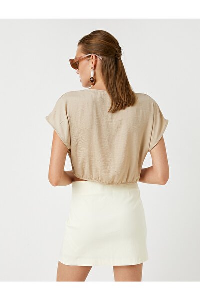 Koton Συγκεντρώνοντας Λεπτομερή Crop Μπλούζα με Σατέν Εμφάνιση