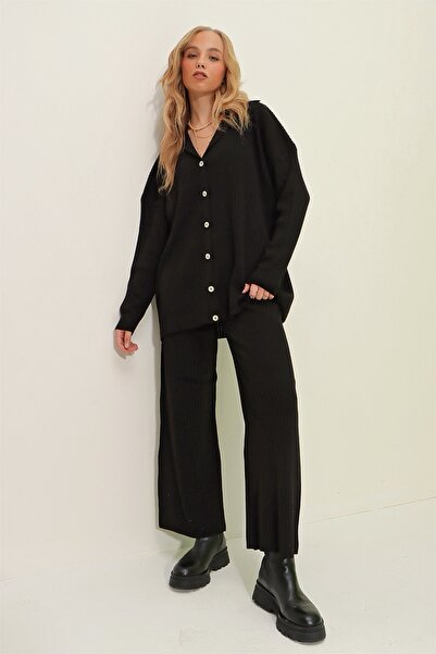 Trend Alaçatı Stili Kadın Siyah Düğmeli Kendinden Dokulu Triko Takım ALC-X9364