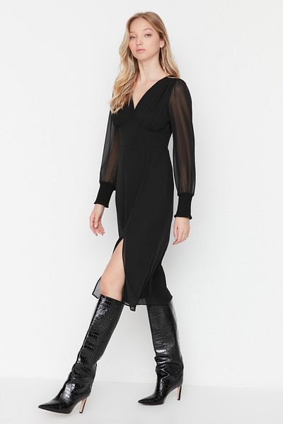 Trendyol Collection Czarna sukienka midi z podszewką i szczegółową tkaną sukienką TWOAW23EL01050