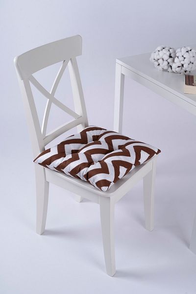 ALTINPAMUK Пухкава възглавница за стол Beta Brown Zigzag с дантела 40x40 см