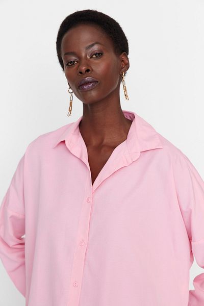 Trendyol Collection Übergroßes rosa Hemd aus gewebter Baumwolle - Wide Fit TWOSS22GO0669