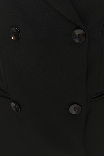 Trendyol Collection Detailní tkané šaty s černým knoflíkem TWOAW23EL00291