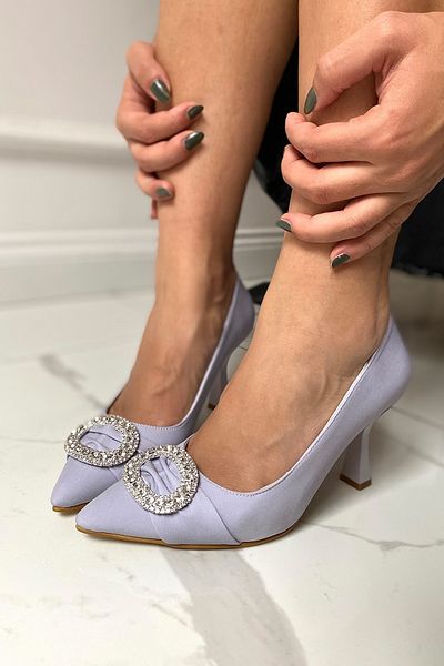 SHOEBELLAS Stiletto din satin mat cu bijuterii de argint Franny