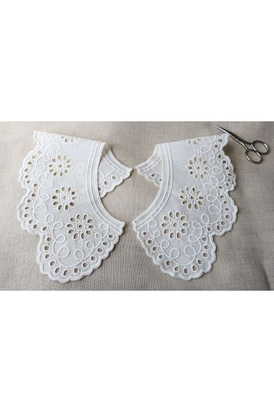 SHERLOCK HOME Vintage Cotton Scallop Collar Beige Color (2 Separate Pieces)