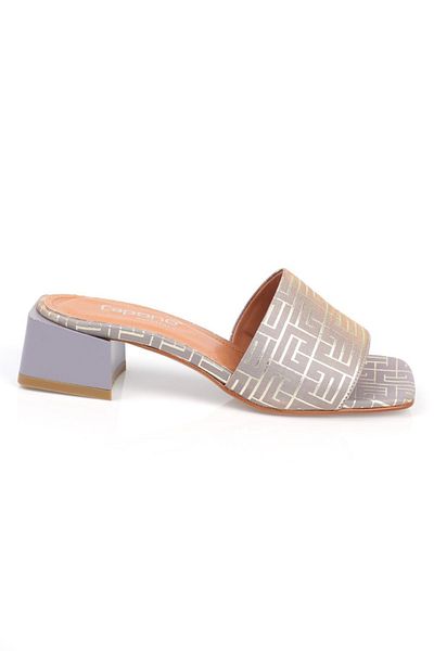 Capone Outfitters Papuci de damă Capone Blunt Toe, cu o singură curea, cu toc bloc, din satin, cu model labirint, plumb