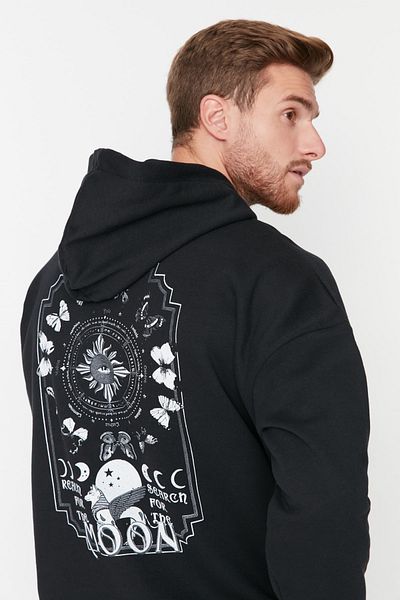 Trendyol Collection Φούτερ από μαύρο φλις Space printed - με κουκούλα, φαρδιά εφαρμογή TMNAW23sw00344