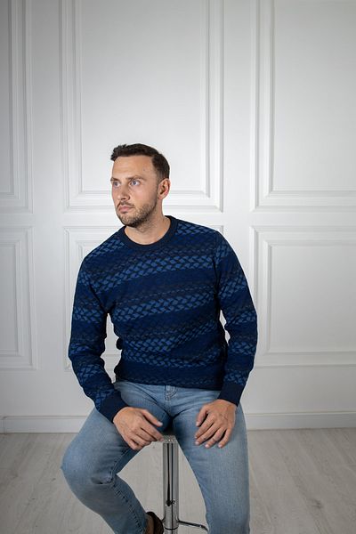 Sarar Interviu Pulover tricotat cu decolteu O albastru bleumarin cu model