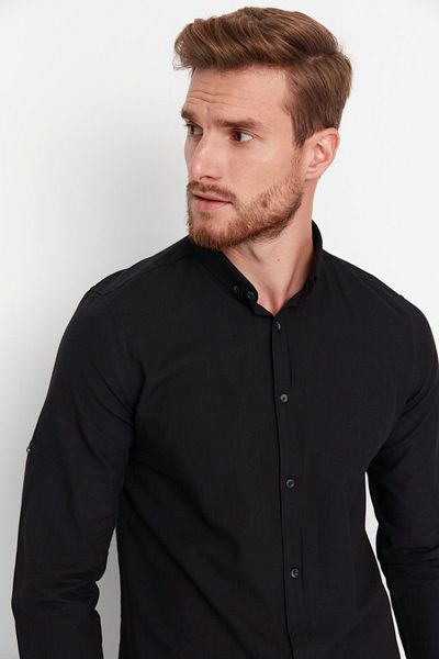 Trendyol Collection Schwarzes Slim Fit Hemd mit Schulterklappen – Langarm, 100 % Baumwolle, TMNSS20GO0189