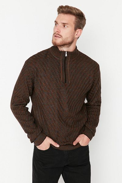 Trendyol Collection Brauner Slim-Fit Slim-Fit-Strickpullover mit halbem Rollkragen und Reißverschluss TMNAW23KZ00175