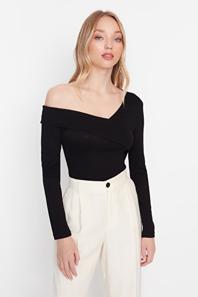 Trendyol Collection Bluză neagră tricotată elastică din viscoză asimetrică TW...