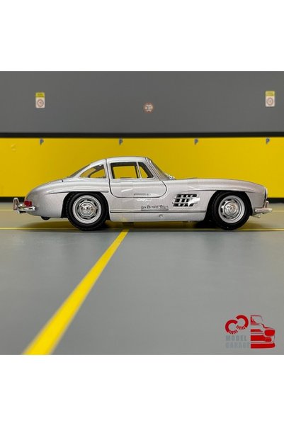 Burago Mercedes-Benz 300 Sl 1954 1/24 Scale Diecast Metal Model Car